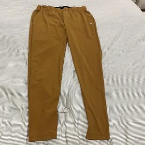 Men’s vuori The Rise The Shine elastic waist pant. Size MEDIUM. mustard yellow